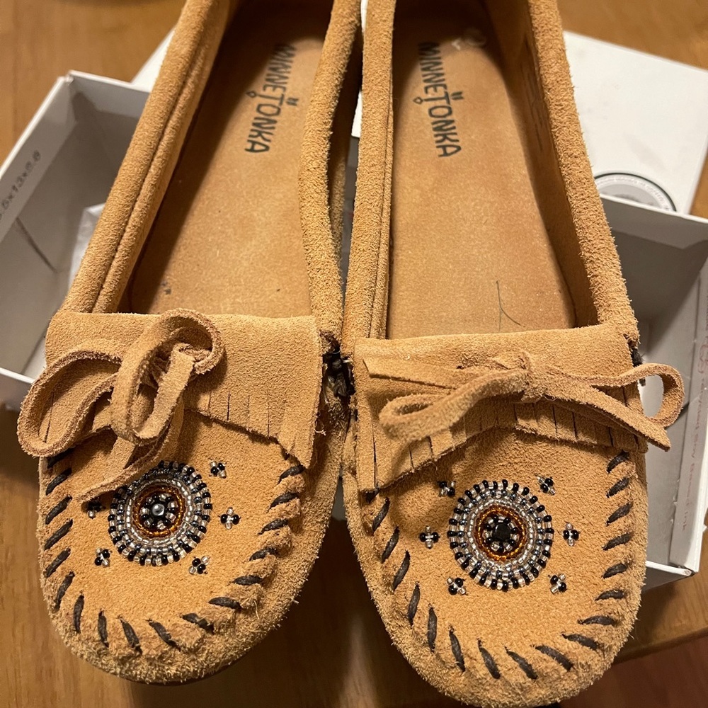 Minnetonka Me to We moccasins EUC